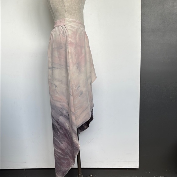 Elegant Gradient Skirt - Picture 3 of 9